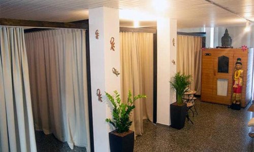 Massage Kabinen mit Opak Vorhänge